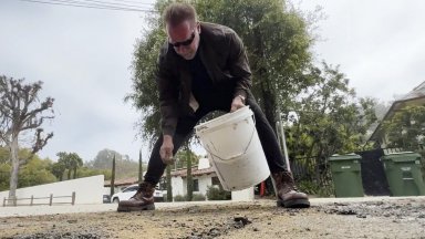 Арнолд Шварценегер сам запълни дупка на своята улица: Това е лудост