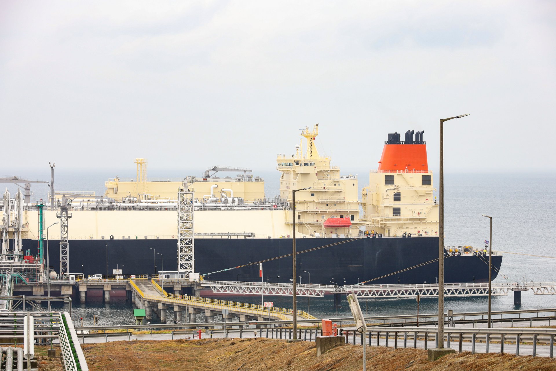 На терминал Marmara Ereglisi LNG, административна област Текирдаг (Родосто), в Република Турция пристига първият танкер с американски втечнен природен газ за България