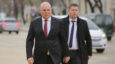 По рано днес Гешев съобщи че срещу него и още един прокурор е отправена