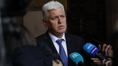 Президентът РадевРайчев Радев изпусна момента и времето не работи за