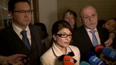 В момента водим разговор не само за избора на първия