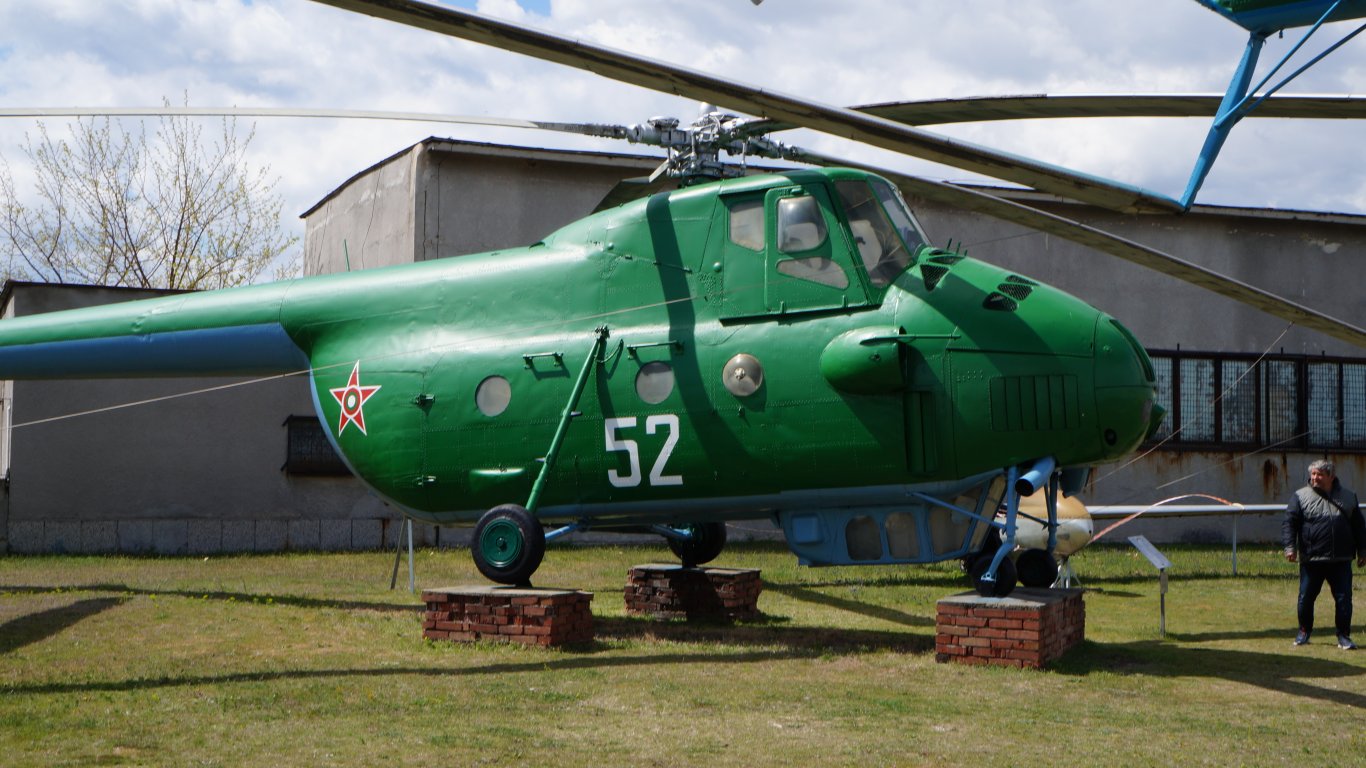 Десетки любители на въздухоплаването посетиха Музея на авиацията край Пловдив (снимки)