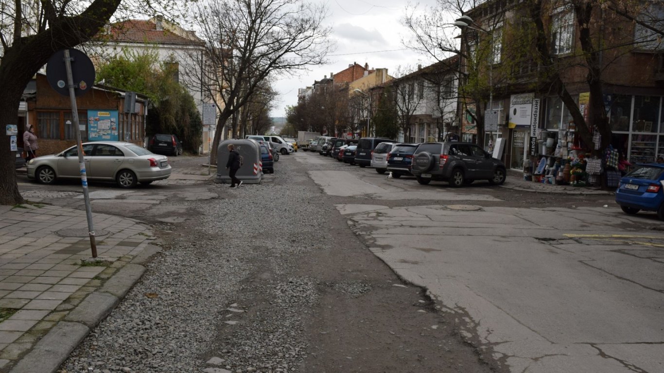 Обновяват изцяло улица "Фердинандова" в Бургас след ВиК ремонт