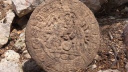 Археолози откриха табло за резултата при древна игра с топка на маите в Чичен Ица