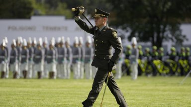 Нито Петро нито министерството на отбраната дадоха подробности за причините