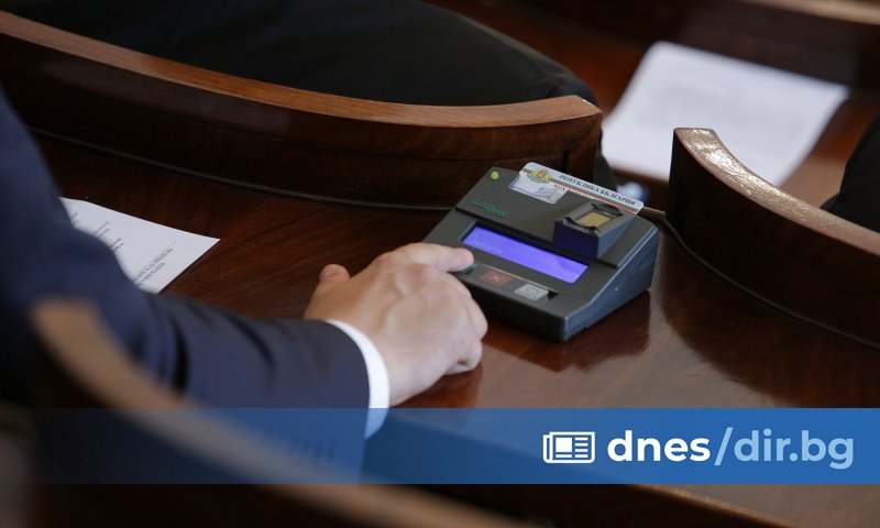 Предложението на ПП-ДБ е двете най-големи парламентарни групи да излъчат