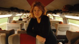 Почина писателката Ан Пери