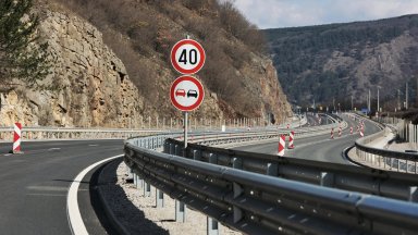 Промяната в организацията на трафика е за изграждането на пътен