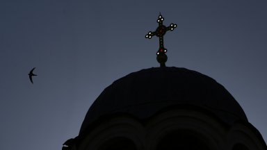 Снощи около 23 09 ч гражданин е забелязал пожар при вратата