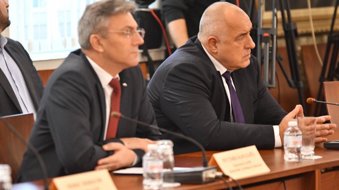 Карадайъ обсъдил с Борисов мнозинство за кабинет, но ДПС няма да подкрепят правителство с ПП-ДБ
