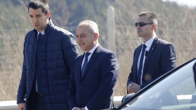 Служебният премиер отново каза че не би участвал в редовен