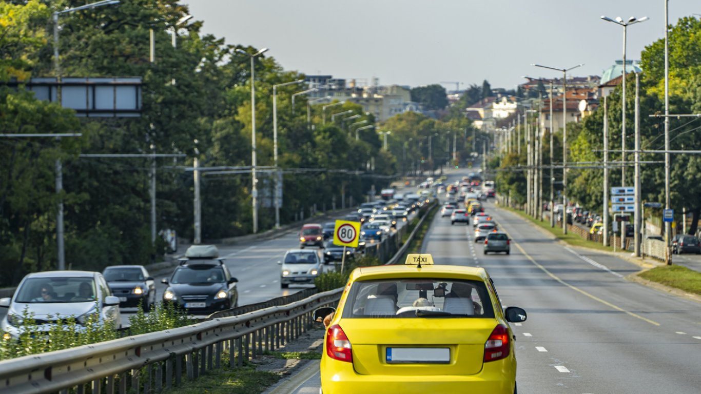 Градският транспорт в София ще работи през нощта на Великден, безплатна синя и зелена зона