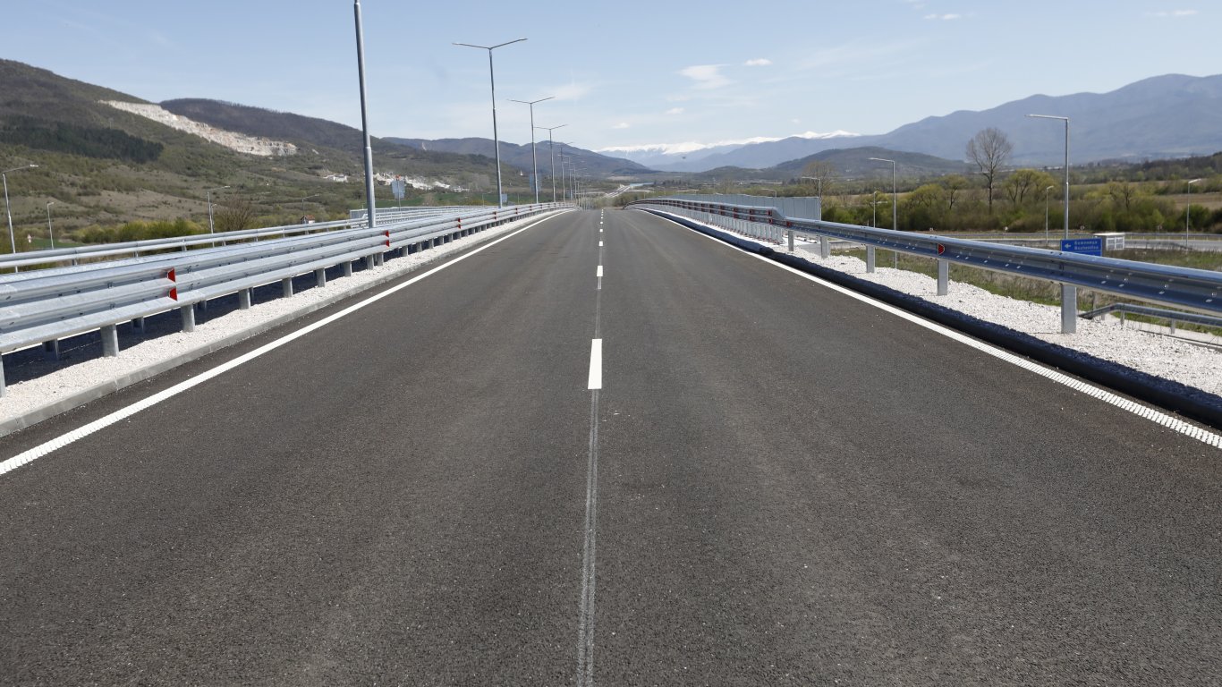 2/3 от пътя Ботевград-Мездра са готови, строежът приключва до края на 2024 г.