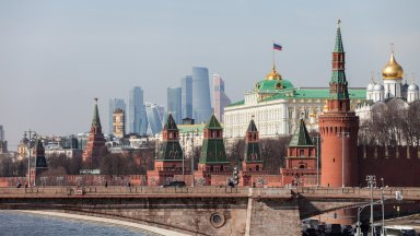 Агенция Ройтерс припомня че Русия и Украйна са черноморски държави