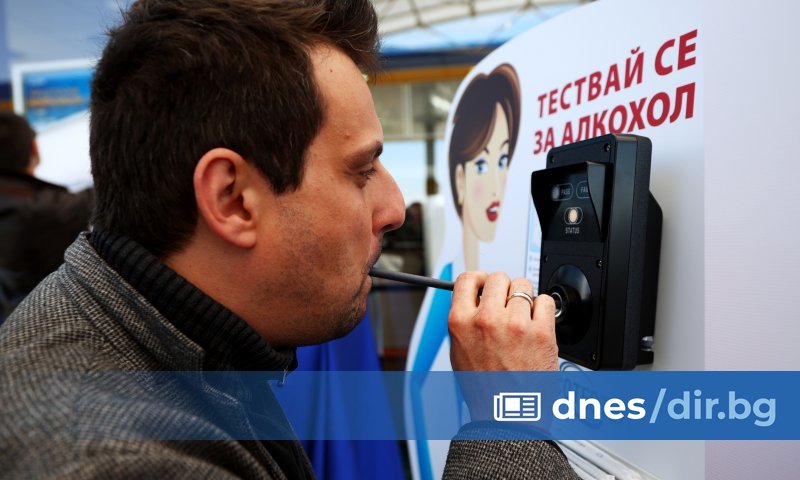 Пред представители на медиите и водачи начините на тестване демонстрира