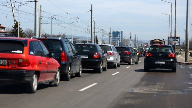 МВнР предупреди: Глоби от 200 до 5000 евро в Гърция за изхвърляне на фас в околната среда