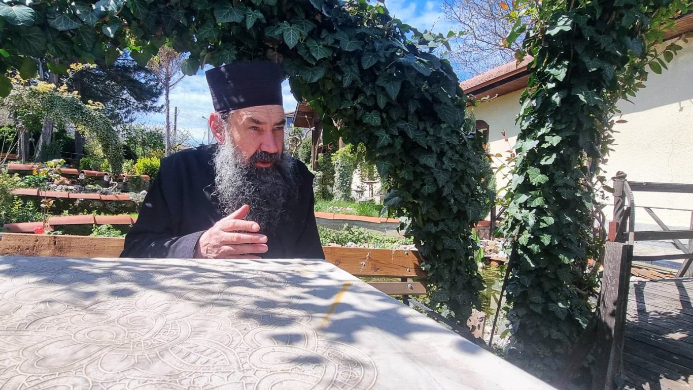 "Бог ще ни покаже първата крачка, но няма да ни вземе на ръце" (снимки)