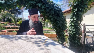 "Бог ще ни покаже първата крачка, но няма да ни вземе на ръце" (снимки)