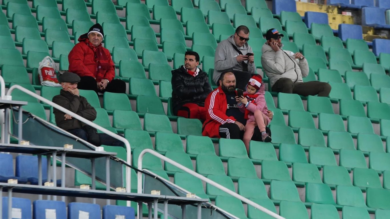 Заради едва 289 продадени билета: Отварят 4 входа за финала на "Васил Левски"
