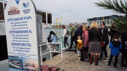 Откриха сезона на корабчето до остров Света Анастасия (снимки) 