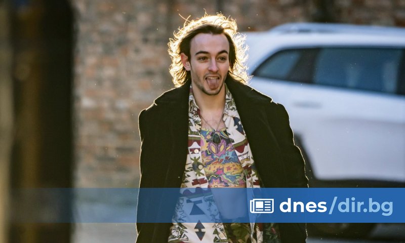  
Патрик Дълуел бе арестуван на 9 декември и съден от