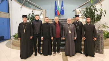 Българската делегация, определена да донесе Благодатния огън, пристигна в Йерусалим