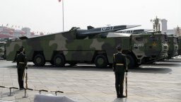 Великобритания разтревожена от стремежа на Китай към "глобално технологично превъзходство"
