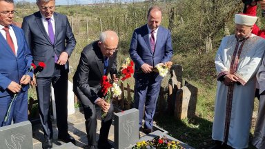 Лидерът на Републиканската народна партия пристигна първо в село Могиляне