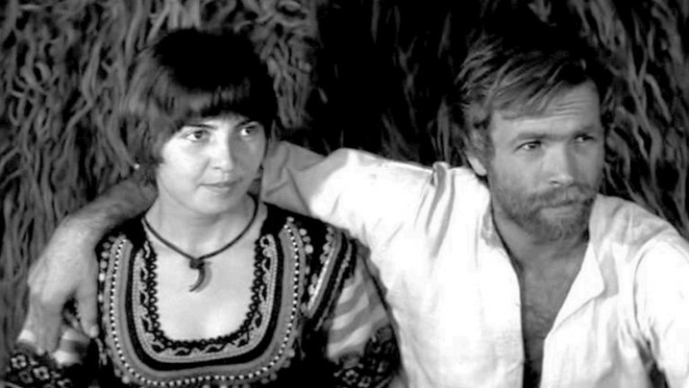 Намират го на една градинска пейка като случаен непознат...