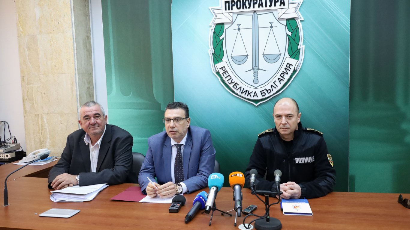 Разбиха престъпна група, разпространявала дрога в Бургас, задържани са петима