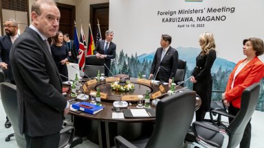 Затова ще се противопоставим твърдо на всякакви едностранни опити за