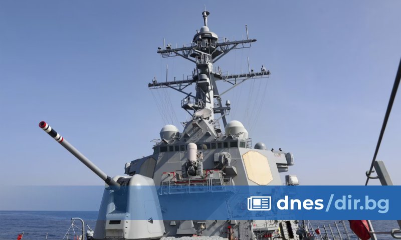 От Военноморския флот на САЩ обявиха, че преминаването е рутинно. Американският