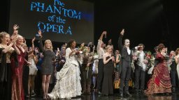 След 13 981 представления за 35 г.: На Бродуей изиграха за последен път "Фантомът от операта"