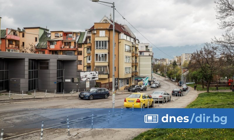 Тя уточни, че Столична община ремонтира на етапи ул. Н.