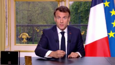 За да бъде по убедителен и да докаже че действа с