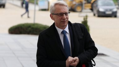 Денков отрече да делят поравно министри с ГЕРБ, нямало да им дадат и МВР