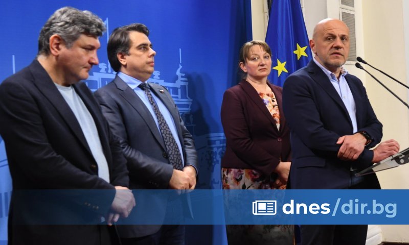 По думите му към момента Асен Василев остава в състава