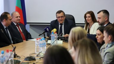 Той уточни че училищата в които вече са изградени STEM