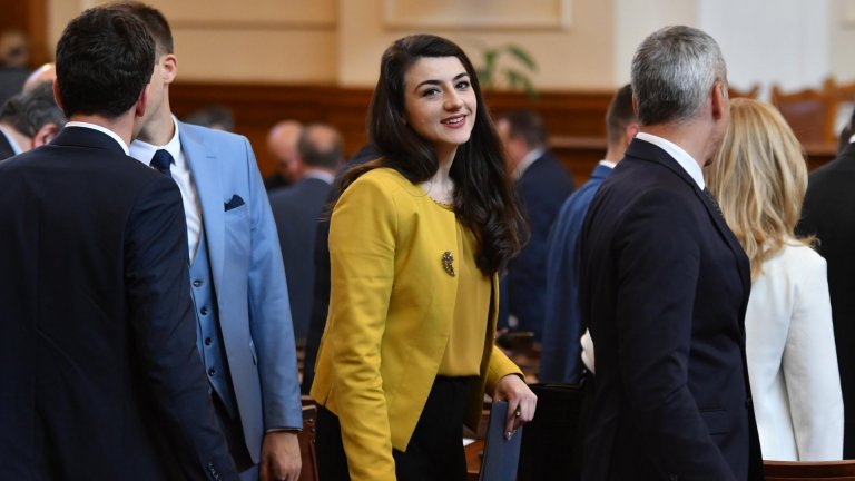 Лена Бориславова намекна за смяна на министри, чиято работа "не върви добре"