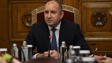 По думите му пред медиите ако се следва пряко конституционната