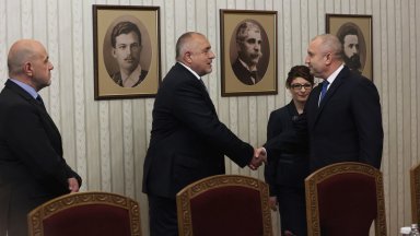 Политолог: Радев и Борисов неизбежно ще се договарят за назначаване на служебен премиер