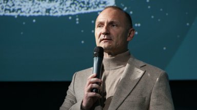 Претърсиха жилището на практика ми взеха всички средства за комуникация