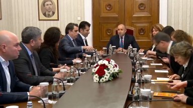 Държавният глава поздрави ПП ДБ с изборния резултат в този сложен