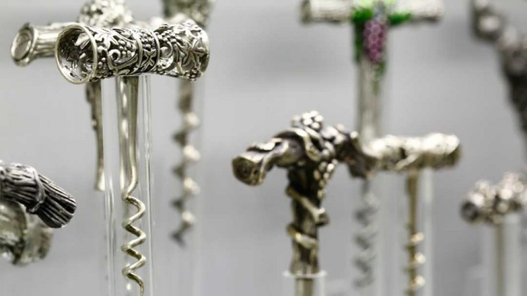 Музей, вписан седем пъти в рекордите на Гинес, показва най-големите колекции от ютии и тирбушони в света