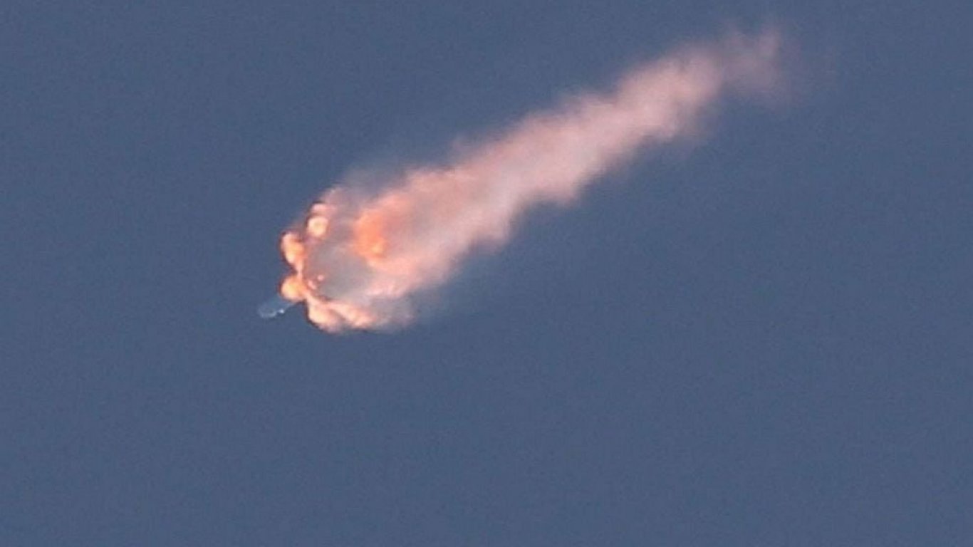 Най-мощната ракета в историята се взриви минути след полета си (видео)