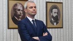 Костадинов зове за протест в деня на гласуването на „кабинета на американското посолство“