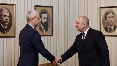 Днес е вторият ден от консултациите при президента Румен Радев