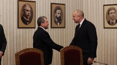 Снимки от консултациите с ИТН Румен Радев също отбеляза че