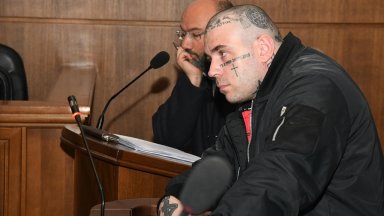 Според обвинението около полунощ на 14 февруари 2022 г на