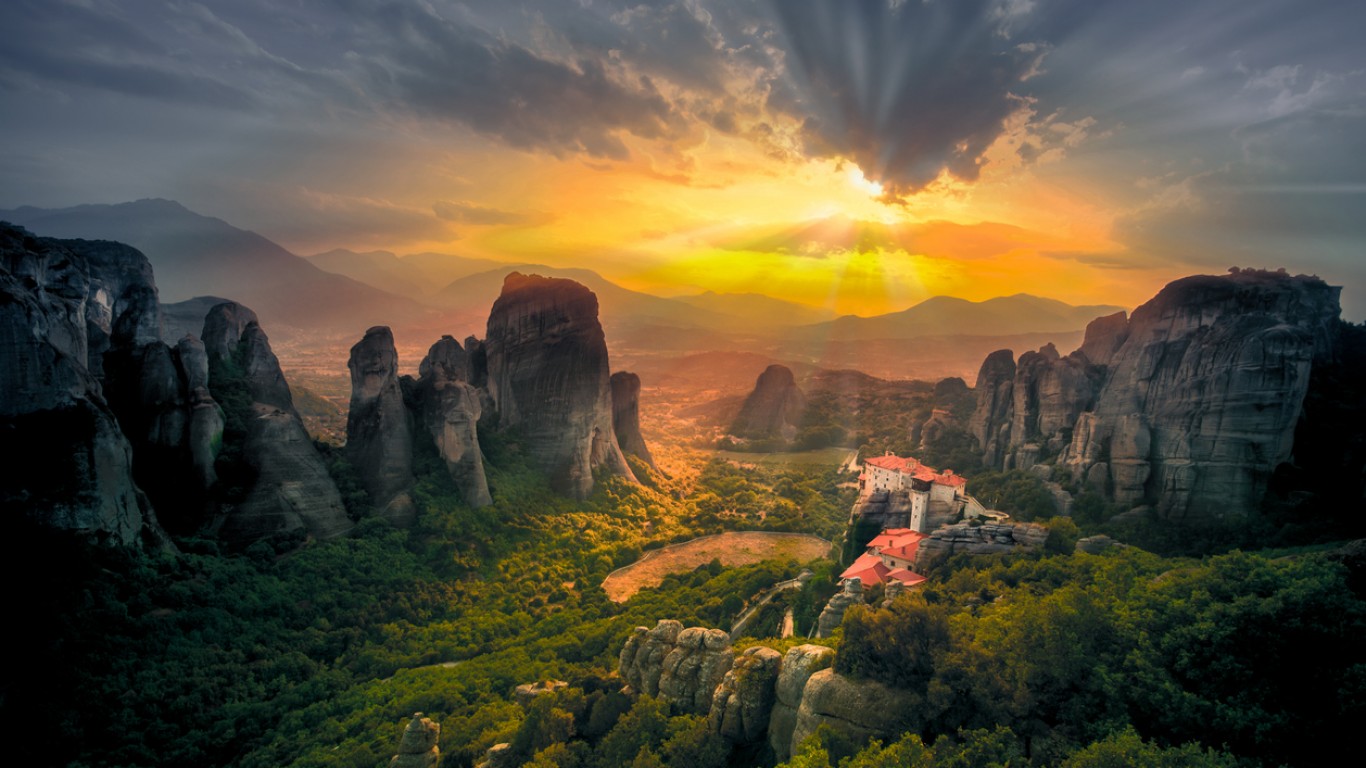 Легендите и чудесата на 12 свещени места в Европа 